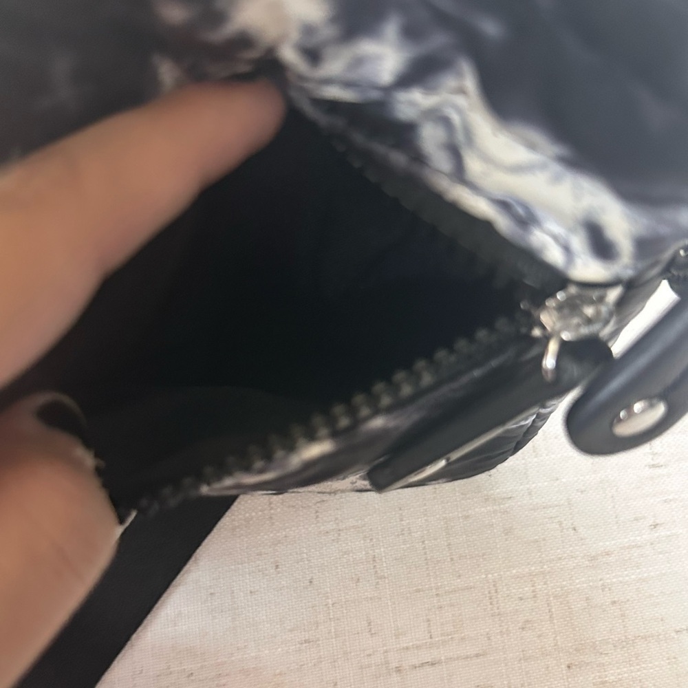 Sondra Roberts Squared Quilted Puffer Crossbody Bag - Picture 3 of 9